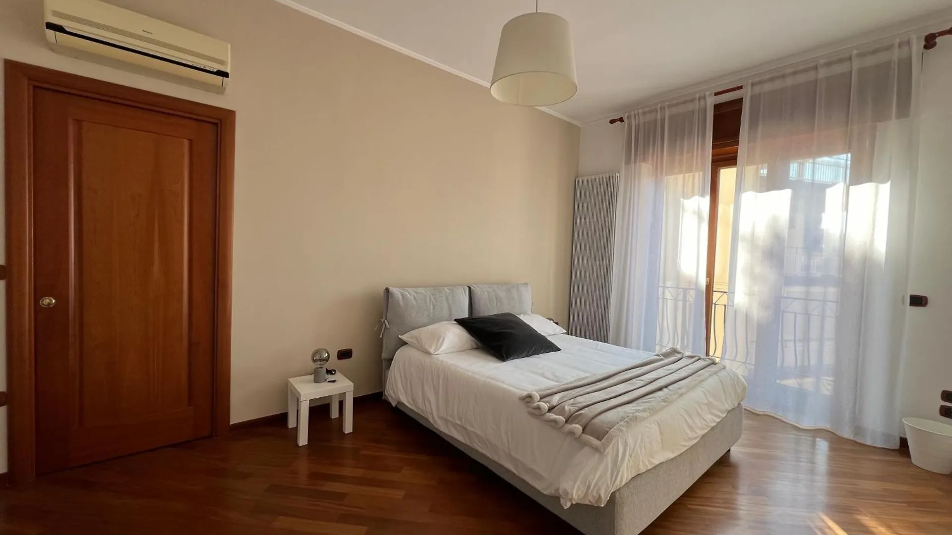 Revis 84 Apartment Naples Italy