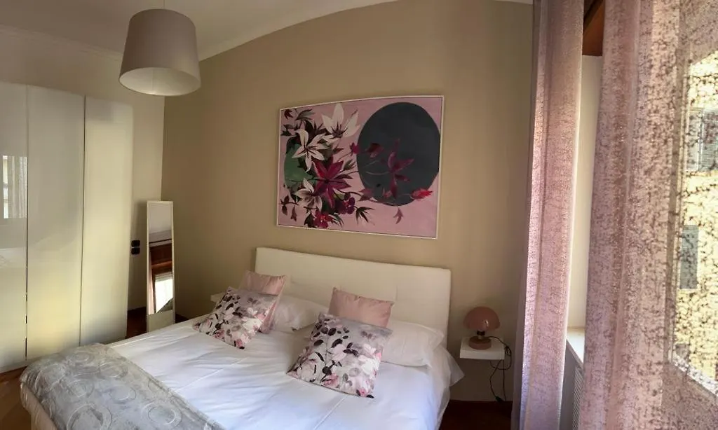 Revis 84 Apartment Naples Italy