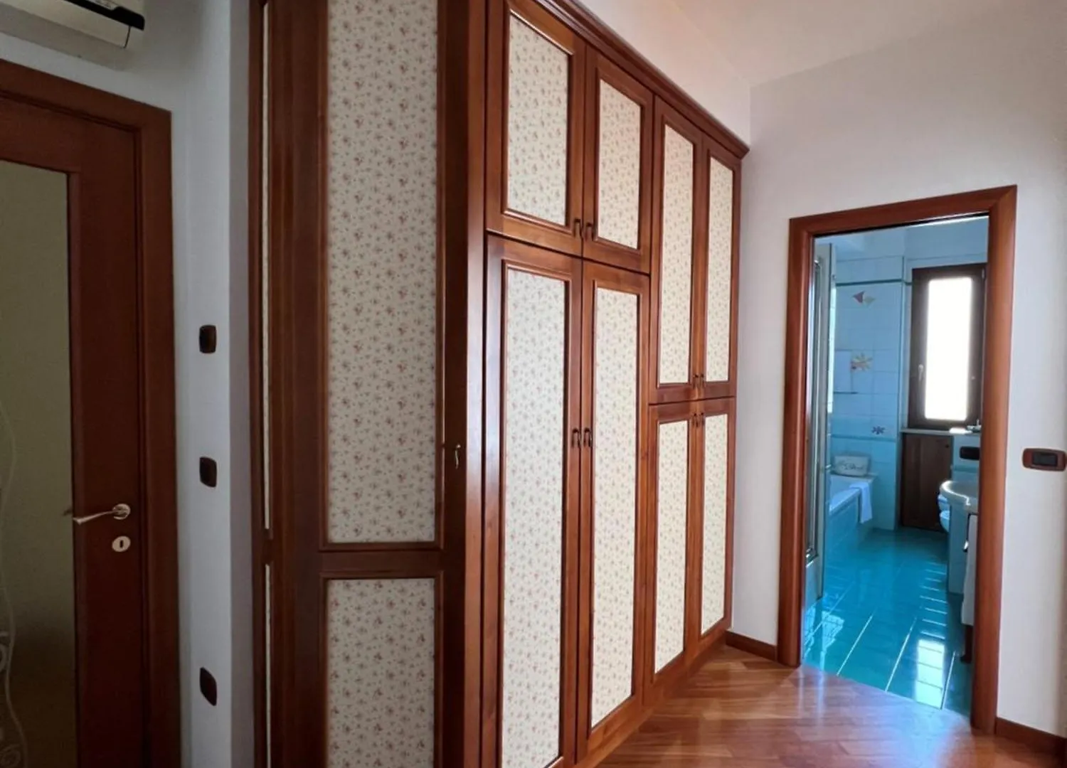 Revis 84 Apartment Naples Italy